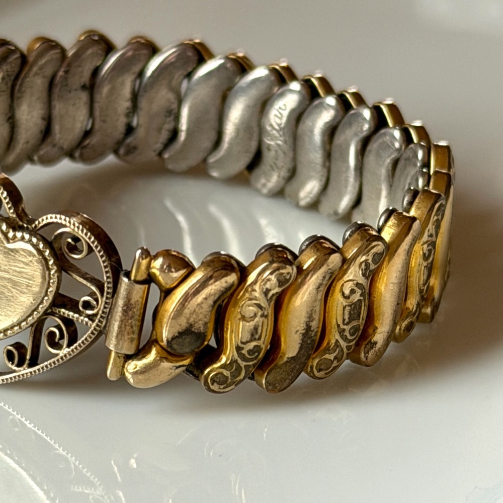 WWII Gold Tone Sweetheart Filigree Heart Expansion Bracelet XS 4.5” by Co-Star - Picture 8 of 16
